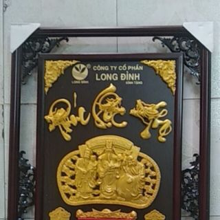 Lịch gỗ phù điêu cao cấp nhủ vàng tặng 1 lốc lịch cao cấp