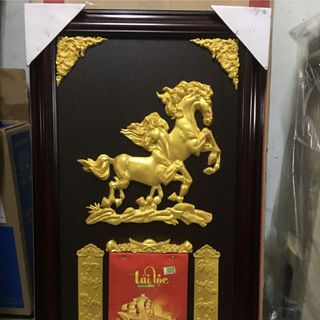 Lịch gỗ phù điêu cao cấp nhủ vàng tặng 1 lốc lịch cao cấp