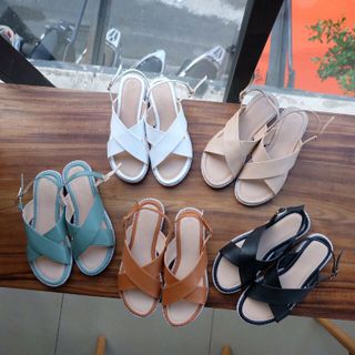 Giày Sandal quai chéo
Đế bám tốt