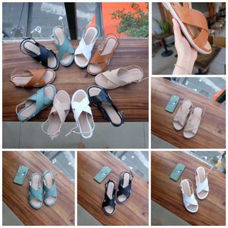 Giày Sandal quai chéo
Đế bám tốt
