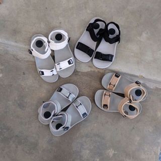 Giày Sandal thể thao quai xé tiện lợi