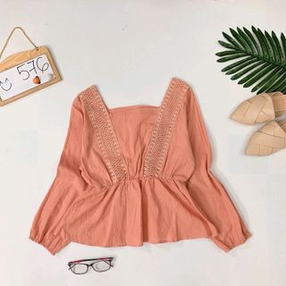 Áo peplum viền ren
