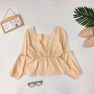 Áo peplum viền ren