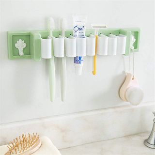 Kệ treo đồ kẹp bàn chải đánh răng tiện dụng