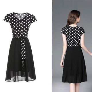 Đầm Chấm Bi Tay Ngắn Kèm Dây Nơ