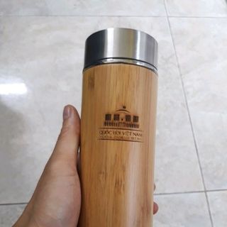 chai giữ nhiệt vỏ tre