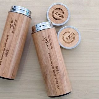 chai giữ nhiệt vỏ tre