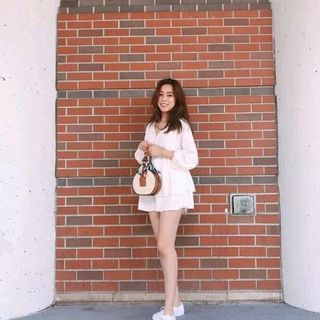 ĐẦM TRẮNG TẦNG VIỀN REN