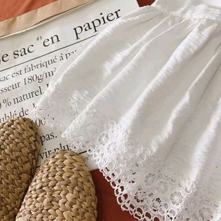 ĐẦM TRẮNG CỔ U TAY BỒNG PHỐI REN