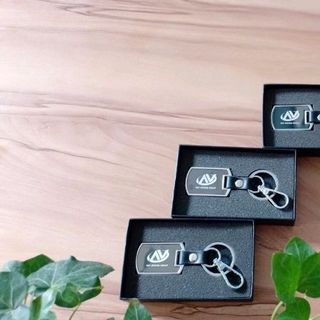móc khóa kim loại khắc logo có hộp