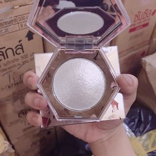 PHẤN BẮT SÁNG MGL CHO GƯƠNG MẶT THÊM RẠNG NGỜI