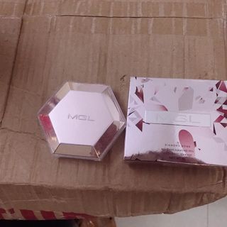 PHẤN BẮT SÁNG MGL CHO GƯƠNG MẶT THÊM RẠNG NGỜI