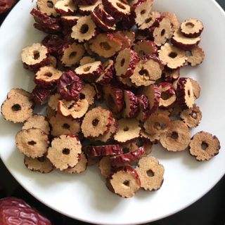 TÁO ĐỎ KHÔ TÂN CƯƠNG CẮT LÁT GIÒN NGỌT