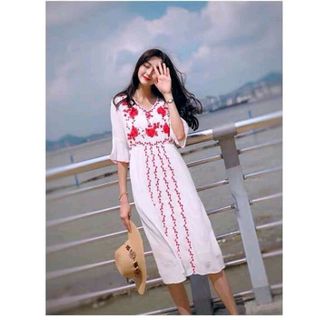 ĐẦM XÔ TRẮNG THÊU HOA