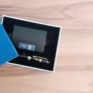 bút kí và hộp đựng namecard