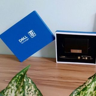 bút kí và hộp đựng namecard