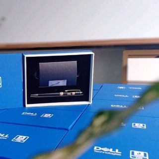 bút kí và hộp đựng namecard
