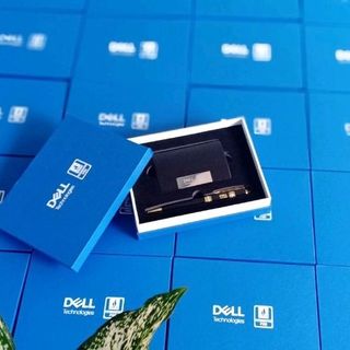 bút kí và hộp đựng namecard