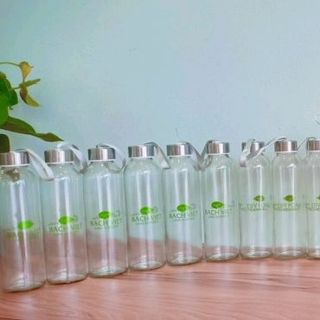 chai nước thủy tinh có dây và túi vải bố oin logo
