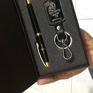bộ quà tặng bút kí và móc khóa quà tặng