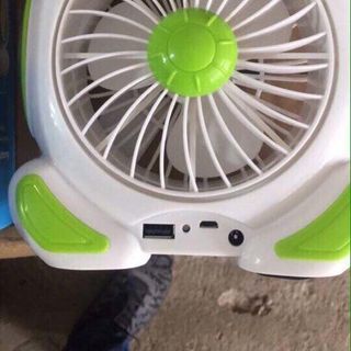Quạt tích điện đa chức năng tiện dụng