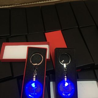 Móc khoá phale với đèn led phát sáng