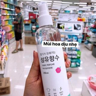 Xịt thơm quần áo Fabric Perfume Hàn Quốc 250ml