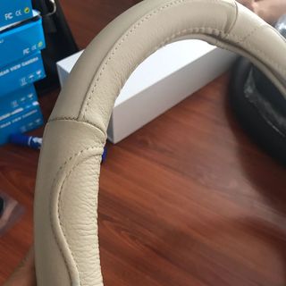 Bọc vô lăng chất liệu da bò xịn