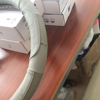 Bọc vô lăng chất liệu da bò xịn