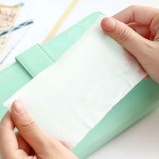 Lon đựng giấy ướt có móc treo