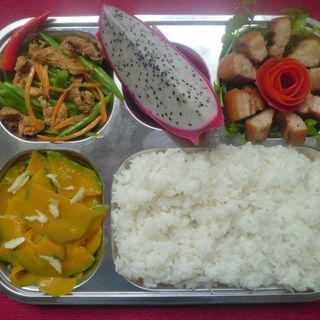 Công ty cung cấp suất ăn công nghiệp HCM - Nguyên Khang Food