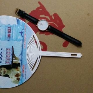 quà tặng quảng cáo quạt nhựa quảng cáo quạt nhựa dán dề can