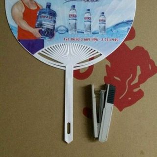 quà tặng quảng cáo quạt nhựa quảng cáo quạt nhựa dán dề can