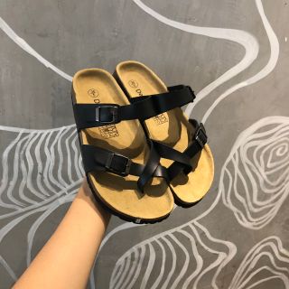 Dép đế trấu xỏ ngón màu đen nữ