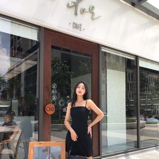 Đầm thời trang nữ hai dây