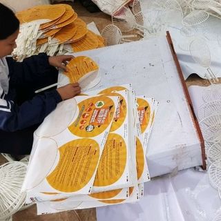gia công dán quạt quảng cáo