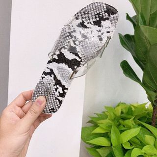 Dép quai trong dày dặn chắc chắn