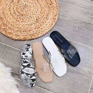 Dép quai trong dày dặn chắc chắn