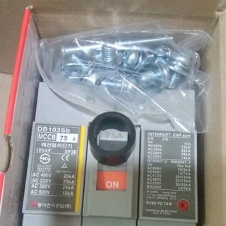 CẦU DAO ĐIỆN LOẠI KHỐI 3 PHA