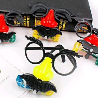 mắt kính kèm râu nhiều màu