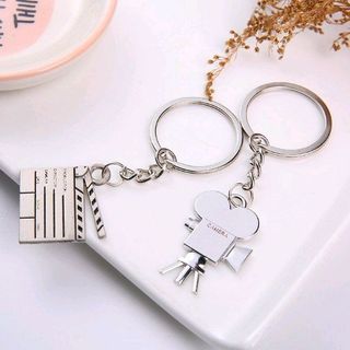 móc khóa cặp đôi nhiều mẫu tặng kèm một dây đỏ đeo tay
