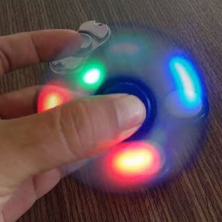 Con quay Spinner có đèn led phát sáng