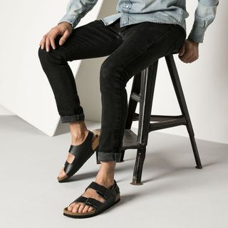 Giày sandal đế trấu 2 khóa màu đen nam