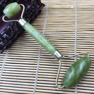 Đá lăn massa mặt Ngọc Bích