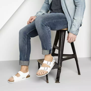 Giày sandal đế trấu 2 khóa màu trắng nam