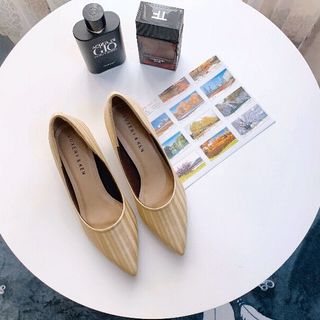 Giày bít gót cầu trẻ trung