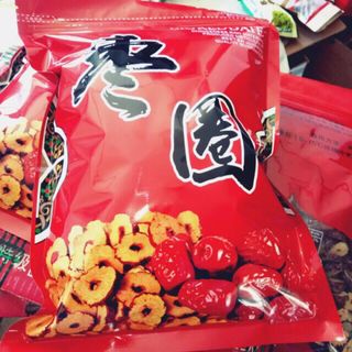 Táo đỏ khoanh tròn