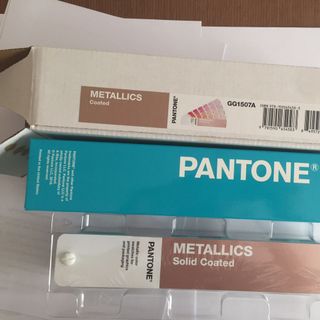 Bảng màu pantone Metallics Guide Set GG1507A - PANTONE XRITE LLC -