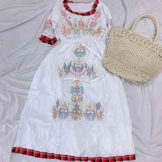 ĐẦM THÊU HOẠ TIẾT VIỀN CỔ
