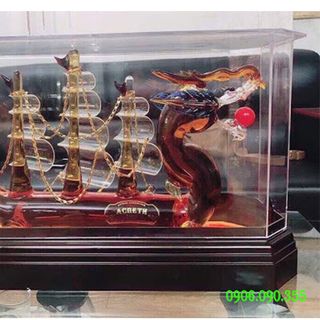 Bình đựng R hình thuyền rồng của Nga